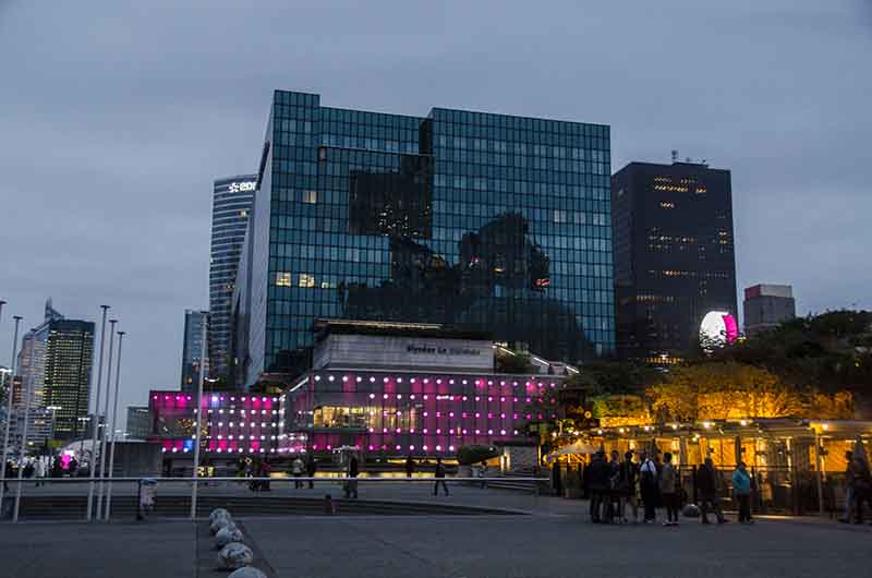 171 - Francia - Paris - La Defense - imagen nocturna.jpg